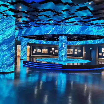 Una sinfonía de luz y diseño de pantalla de LED curva moderna para eventos en interiores