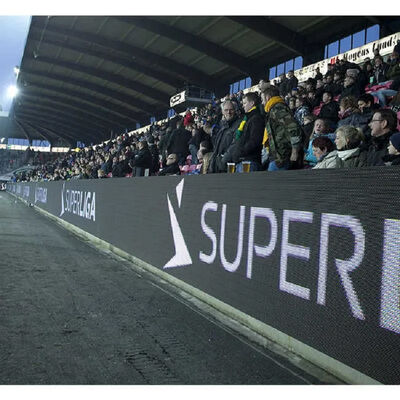 Pantalla LED P8 con paso de píxel de 8 mm, brillo de 5000-6000cd/m² y resistencia al agua IP65 para publicidad exterior